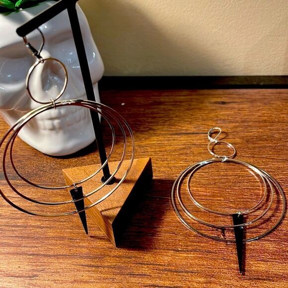 🌼 3/$24 🌼 Mod Hoop earrings - Picture 1 of 9